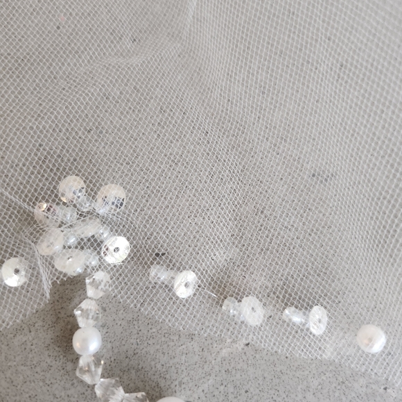 Two tiered elbow length veil with edged beadwork - Picture 8 of 10